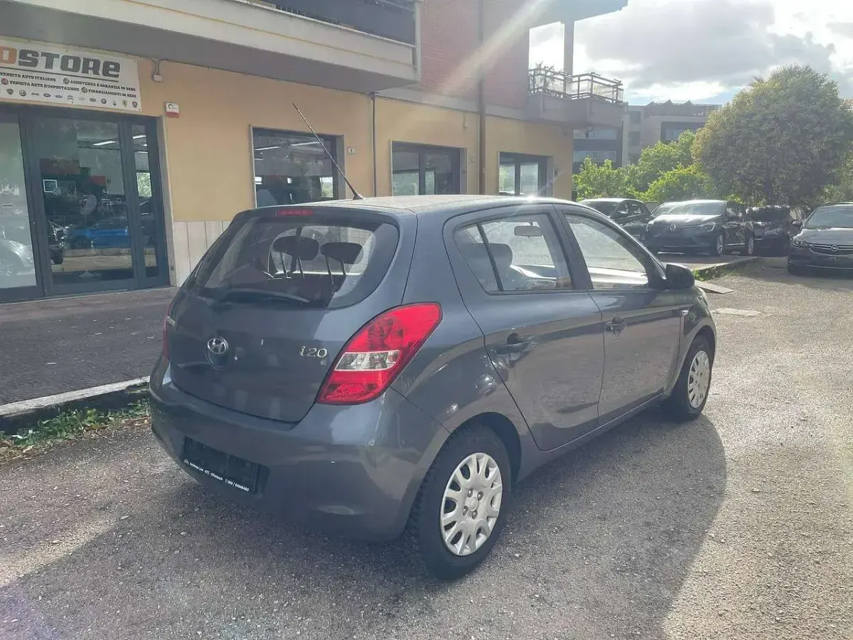 Usata Hyundai i20 77 CV (56 kW) 2010 Grigio Utilitaria