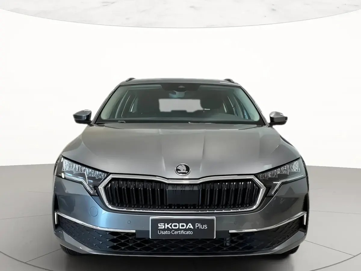 Usata Skoda Octavia Selection 150 CV (110 kW) 2025 Grigio graphite metallizzato Station wagon