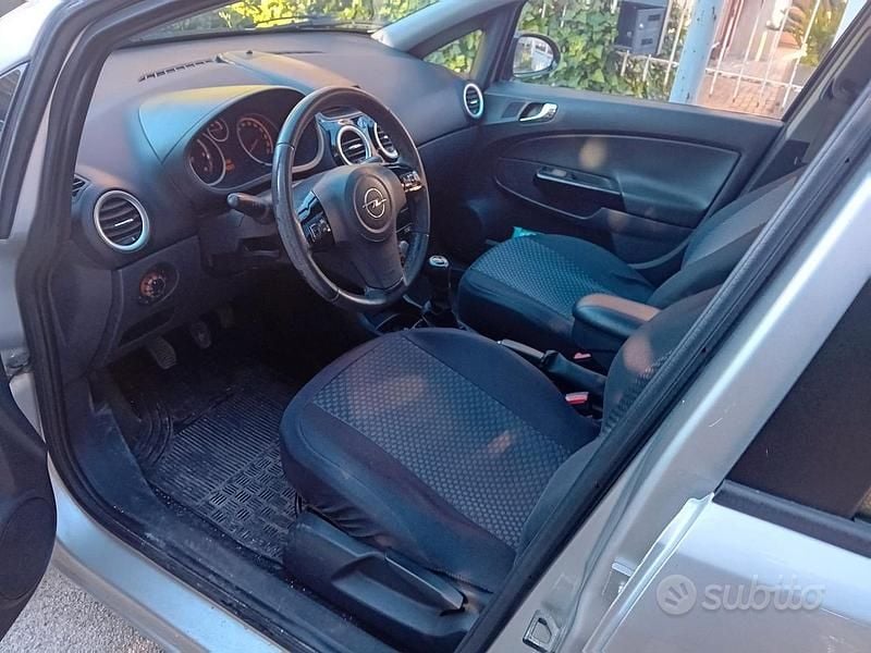 Usata Opel Corsa Enjoy 90 CV (66 kW) 2007 Grigio Utilitaria