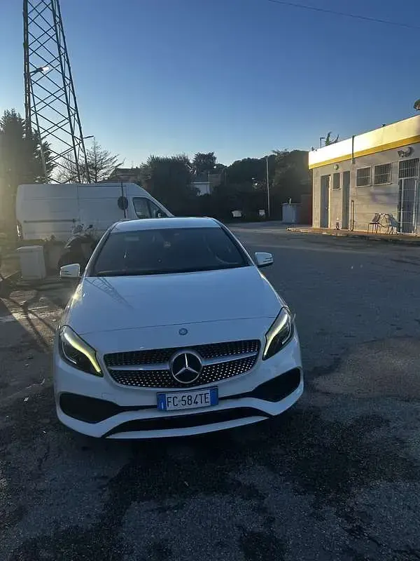 Usata Mercedes A180 109 CV (80 kW) 2016 Berlina