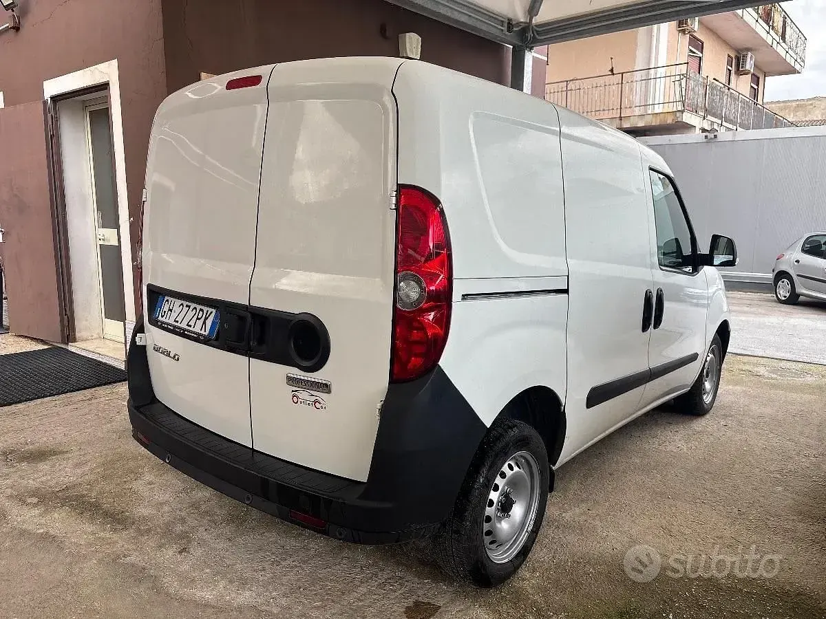 Usata Fiat Doblò Trekking 120 CV (88 kW) 2021 Bianco Monovolume