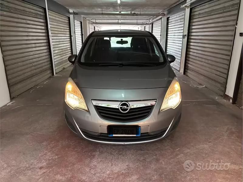 Usata Opel Meriva 95 CV (69 kW) 2012 Grigio Monovolume