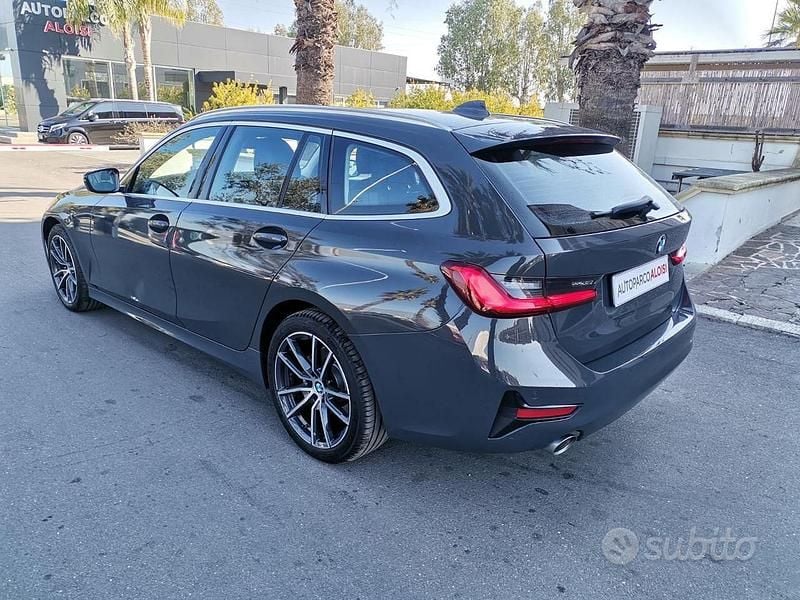 Usata BMW 320e Advantage 190 CV (139 kW) 2020 Grigio Station wagon
