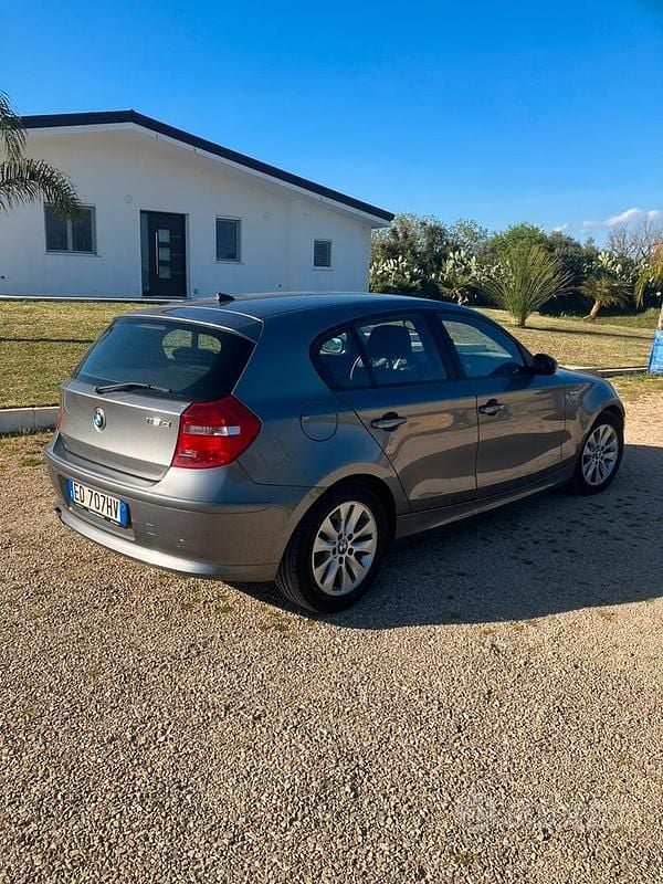 Begagnad BMW 118 2010 Halvkombi