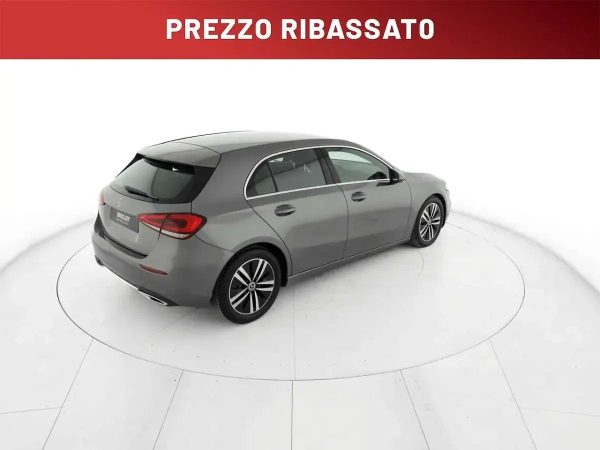 Usata Mercedes A180 Progressive 116 CV (85 kW) 2022 Grigio Berlina