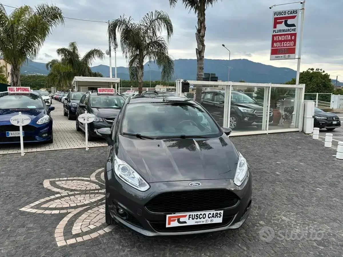 Usata Ford Fiesta ST-Line 75 CV (55 kW) 2017 Grigio Utilitaria