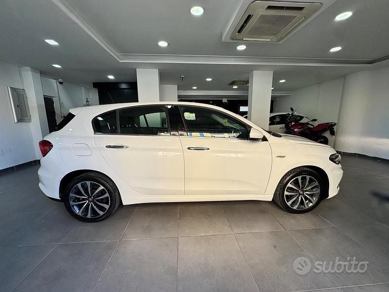 Usata Fiat Tipo Lounge 120 CV (88 kW) 2016 Bianco Berlina