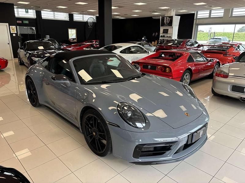 Usata Porsche 992 480 CV (353 kW) 2023 Grigio artico Coupé