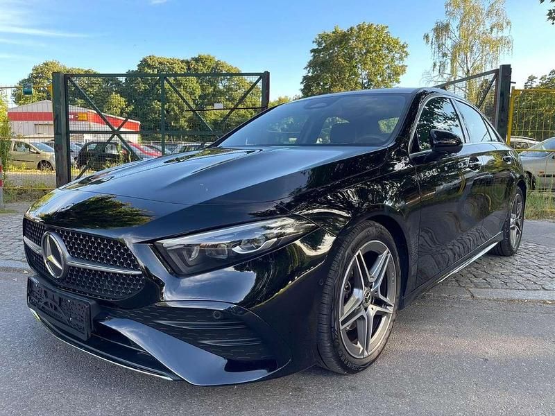 Nero Usata 2024 Mercedes A200 Advanced Plus Tre volumi | 32.800 € (Ottimo prezzo) - Immagine 1/4