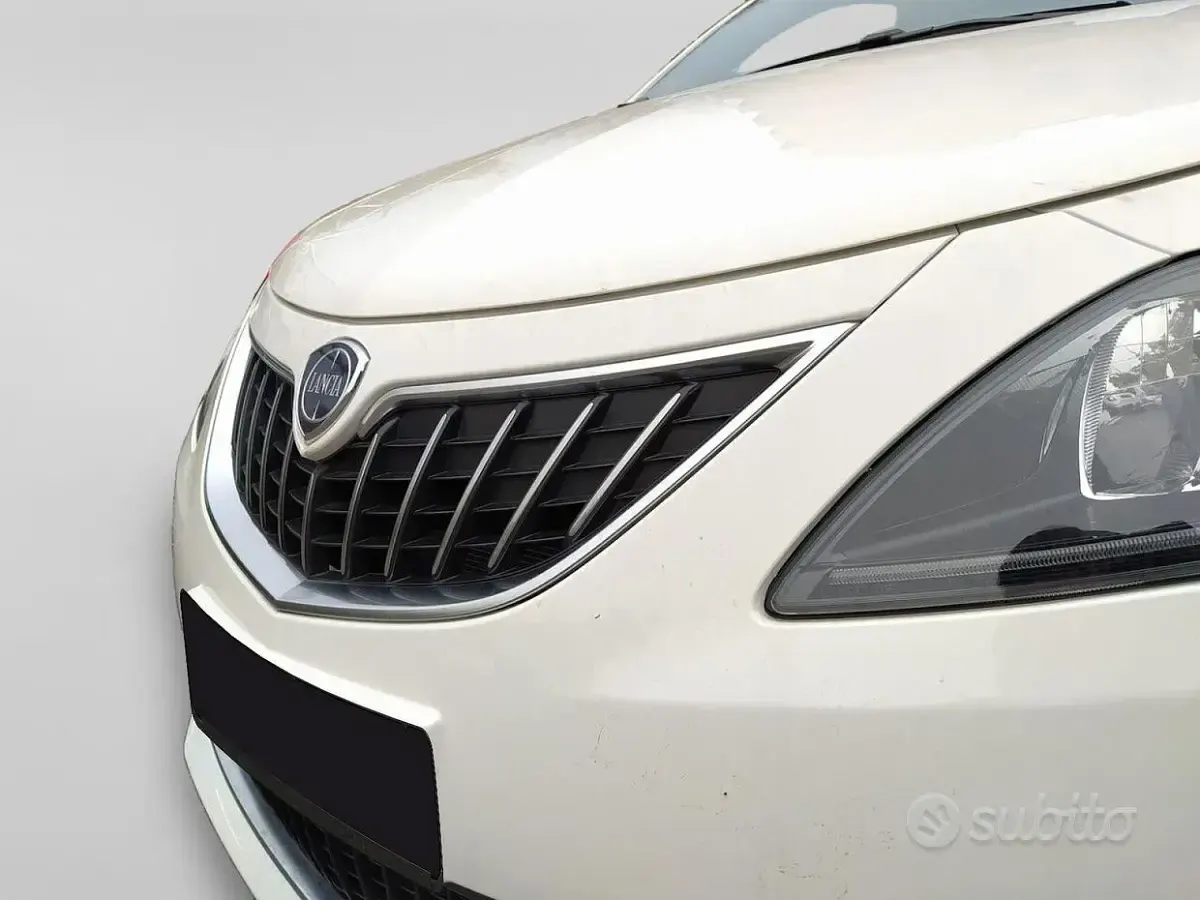 Usata Lancia Ypsilon Gold 70 CV (51 kW) 2022 Bianco Utilitaria