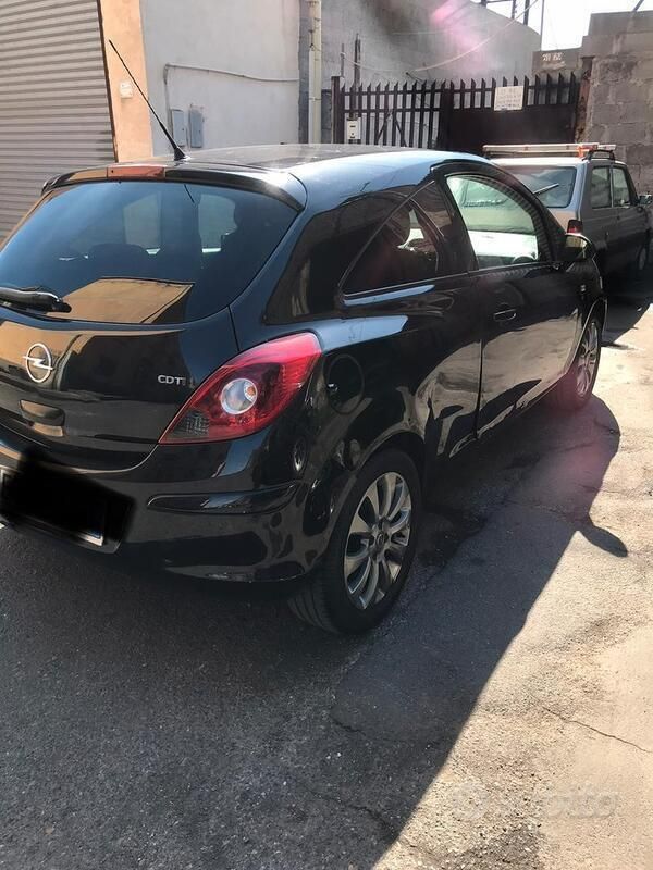Usata Opel Corsa 90 CV (66 kW) 2011 Nero Utilitaria