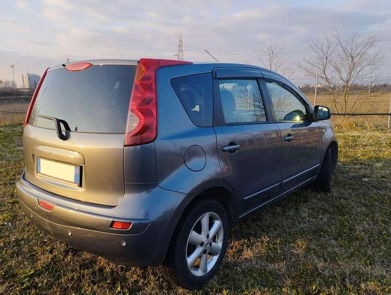 Usata Nissan Note Tekna 86 CV (63 kW) 2007 Grigio Utilitaria
