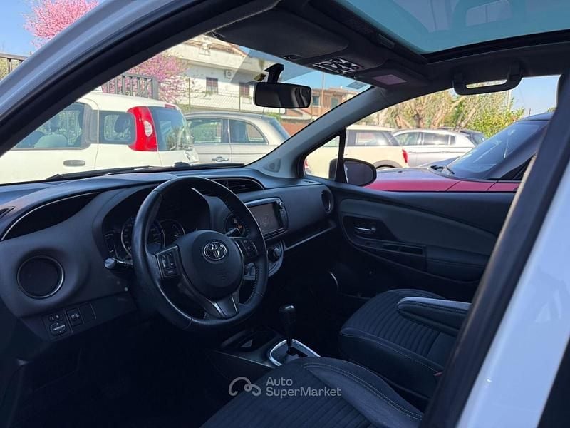 Usata Toyota Yaris Hybrid 75 CV (55 kW) 2014 Bianco Berlina