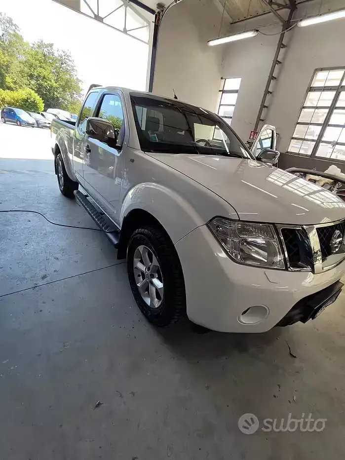 Usata Nissan Navara 190 CV (139 kW) 2014 Bianco Pick-up