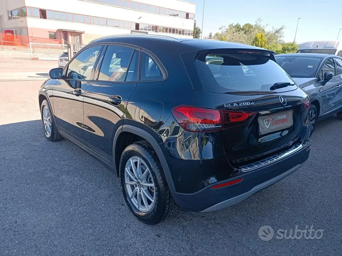 Usata Mercedes GLA200 Business 150 CV (110 kW) 2022 Nero SUV