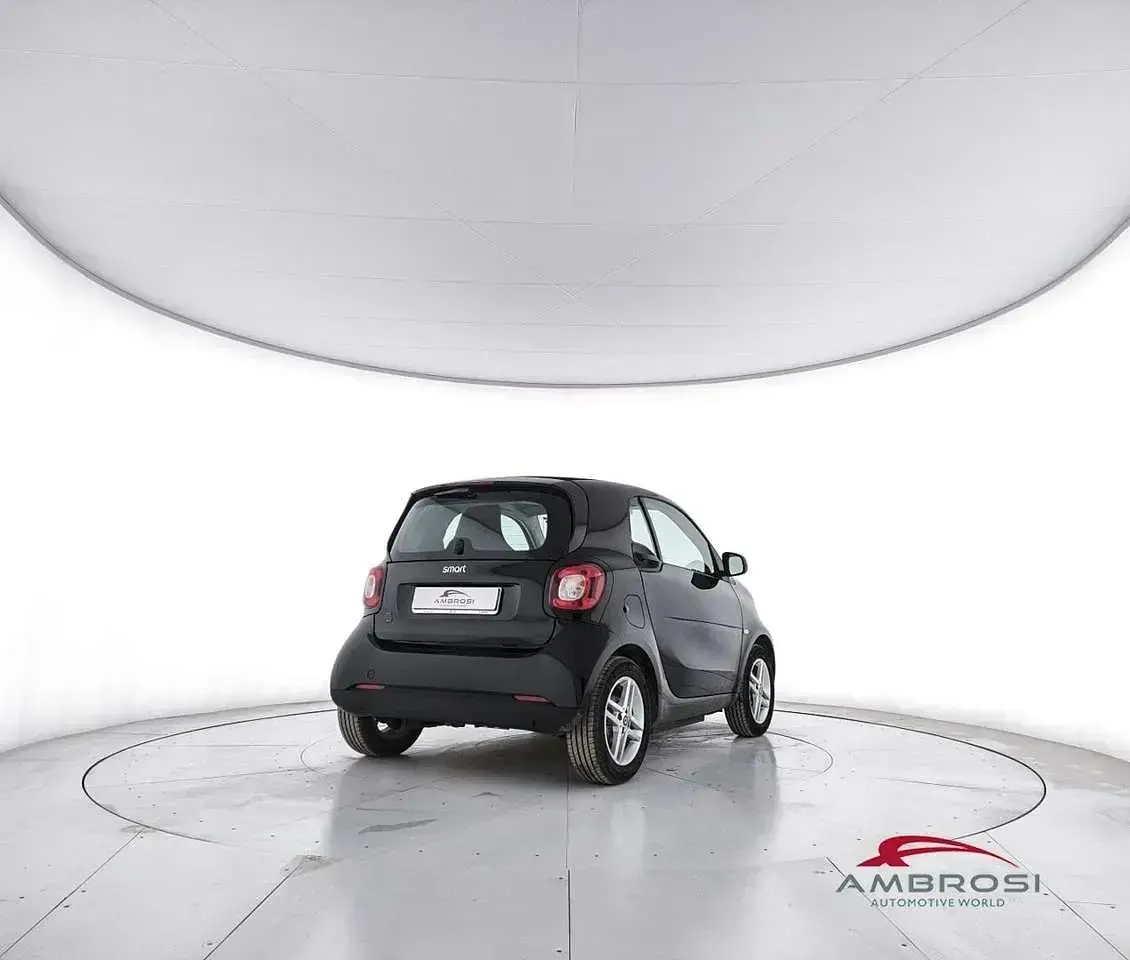 Usata Smart ForTwo Coupé Pure 41 kW (56 CV) 2022 Nero Utilitaria
