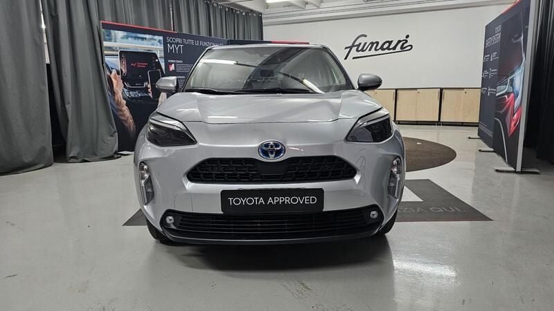 Usata Toyota Yaris Hybrid Business Edition 92 CV (67 kW) 2022 Grigio Station wagon