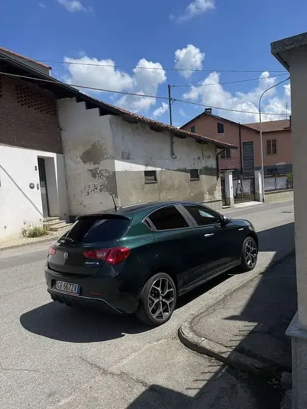 Usata Alfa Romeo Giulietta Ti 120 CV (88 kW) 2021 Verde Berlina