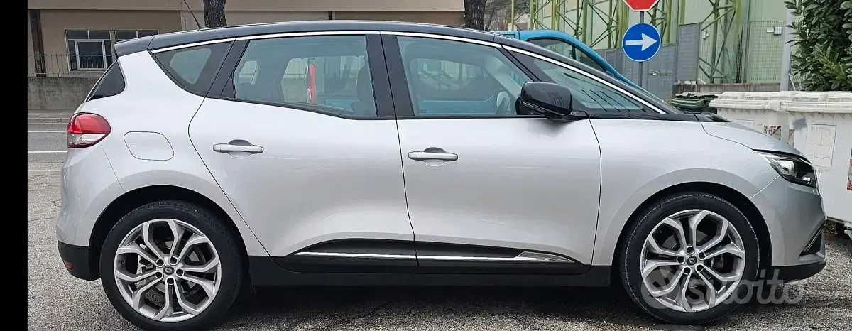 Usata Renault Scénic IV 120 CV (88 kW) 2020 Grigio Monovolume