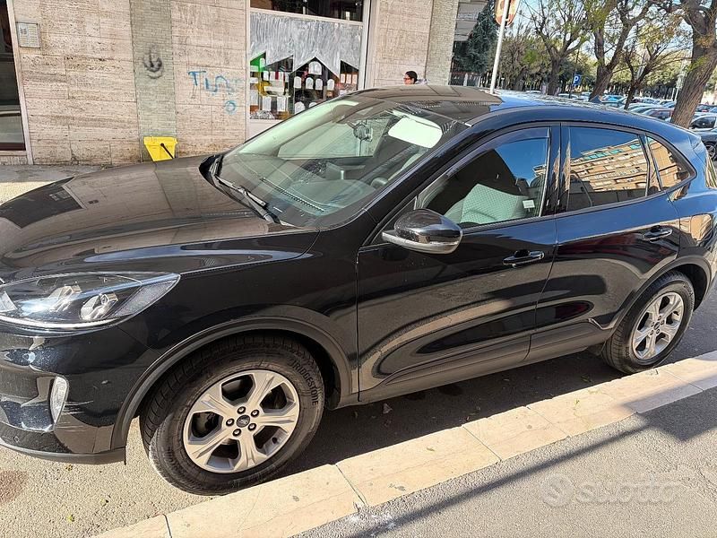 Usata Ford Kuga 120 CV (88 kW) 2023 Nero SUV