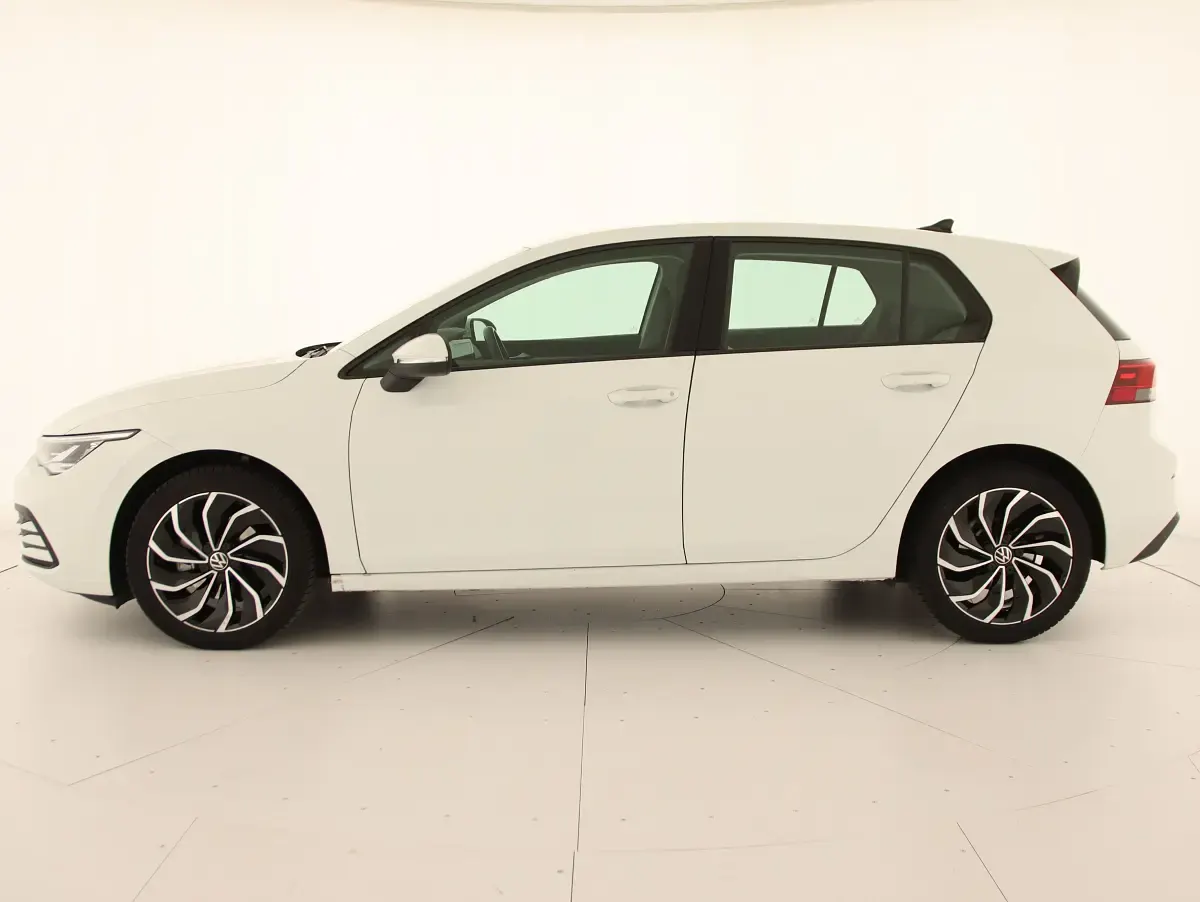 Usata VW Golf VIII Life 110 CV (80 kW) 2022 Pure white Berlina