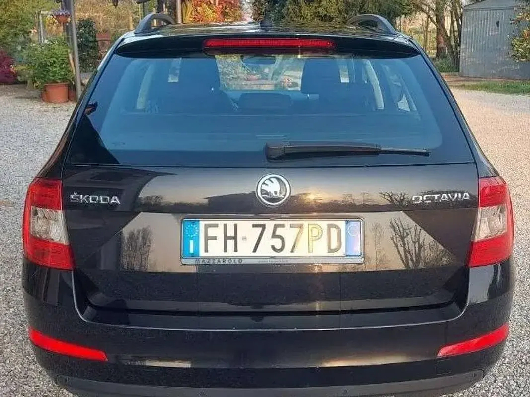 Usata Skoda Octavia Ambiente 110 CV (80 kW) 2017 Nero Station wagon
