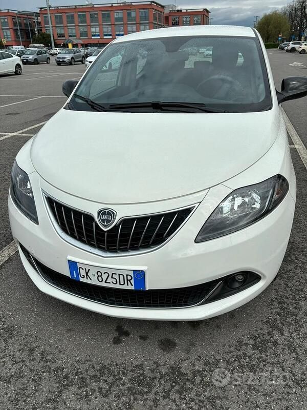 Usata Lancia Ypsilon Gold 69 CV (50 kW) 2022 Bianco Utilitaria