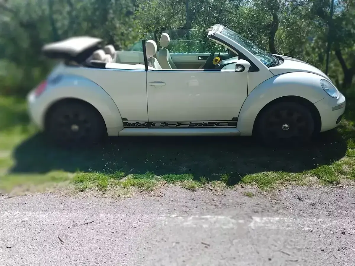 Usata VW New Beetle 75 CV (55 kW) 2009 Bianco Utilitaria