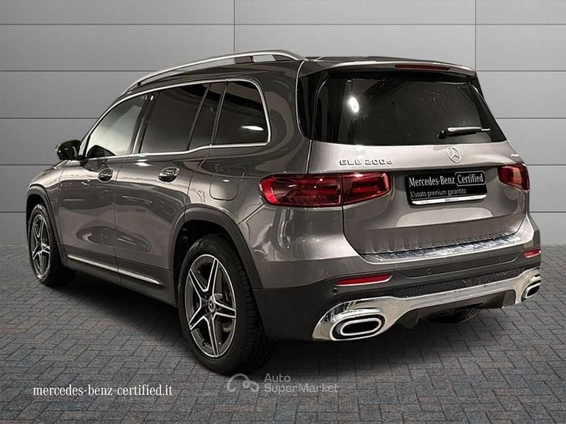 Käytetty Mercedes GLB200 Advanced Plus 150 HP (110 kW) 2024 Harmaa Katumaasturi