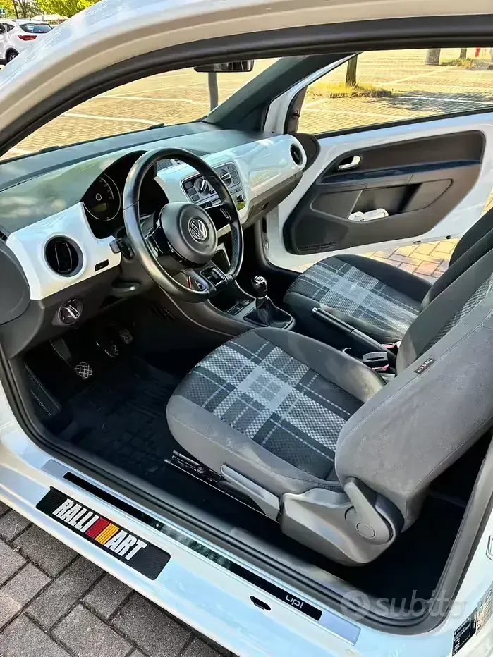 Usata VW up! CLUB 60 CV (44 kW) 2016 Bianco Utilitaria