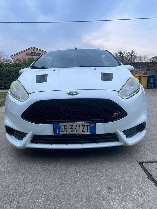 Usata Ford Fiesta ST 182 CV (133 kW) 2013 Bianco Utilitaria