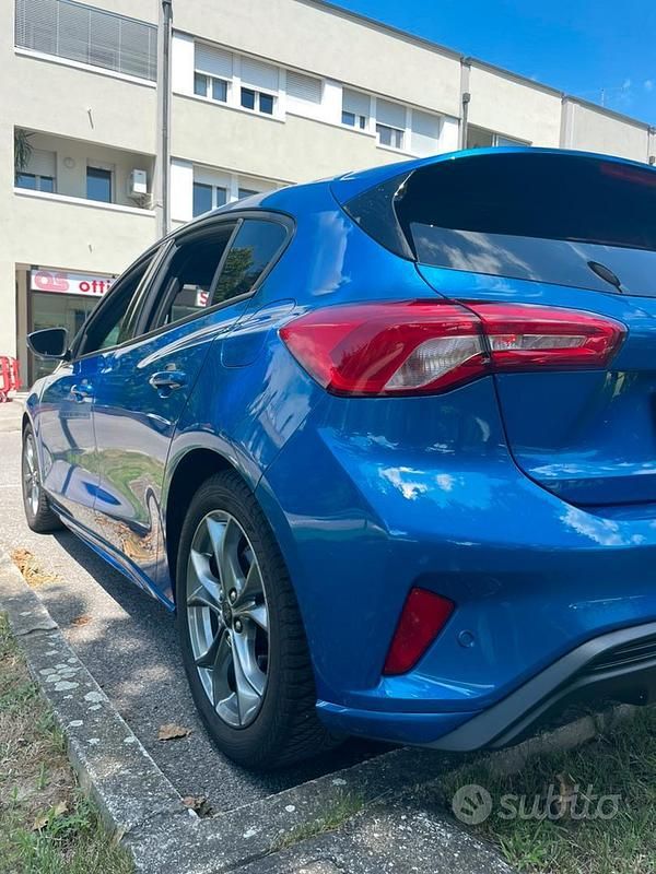 Usata Ford Focus ST-Line 120 CV (88 kW) 2020 Blu Berlina