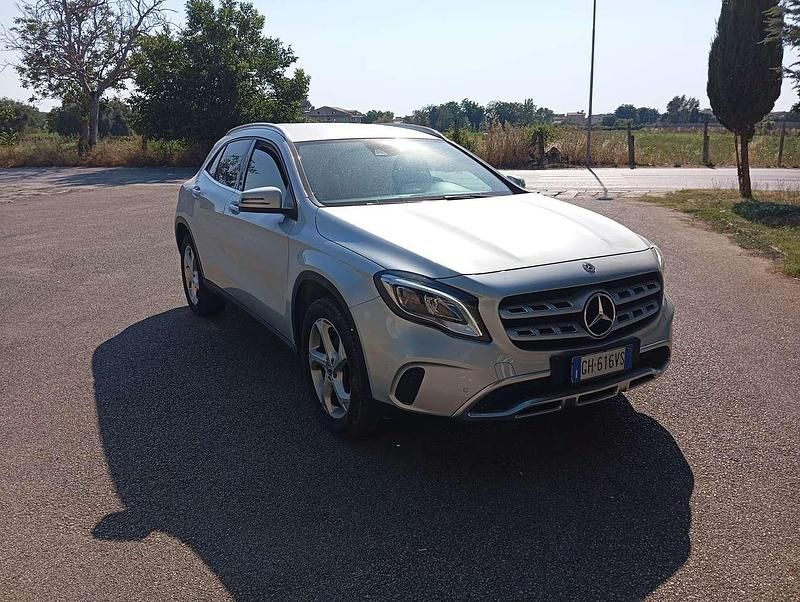 Usata Mercedes GLA220 170 CV (125 kW) 2019 Grigio SUV