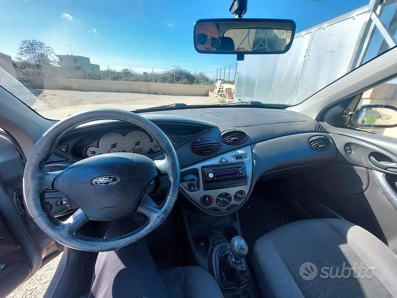 Usata Ford Focus Zetec 100 CV (73 kW) 2004 Berlina