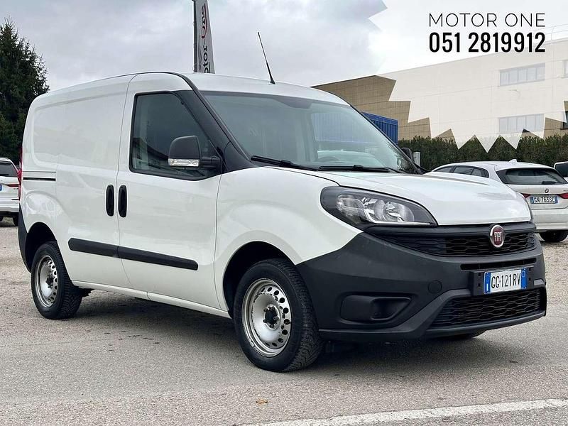 Usata Fiat Doblò 95 CV (69 kW) 2021 Bianco Monovolume