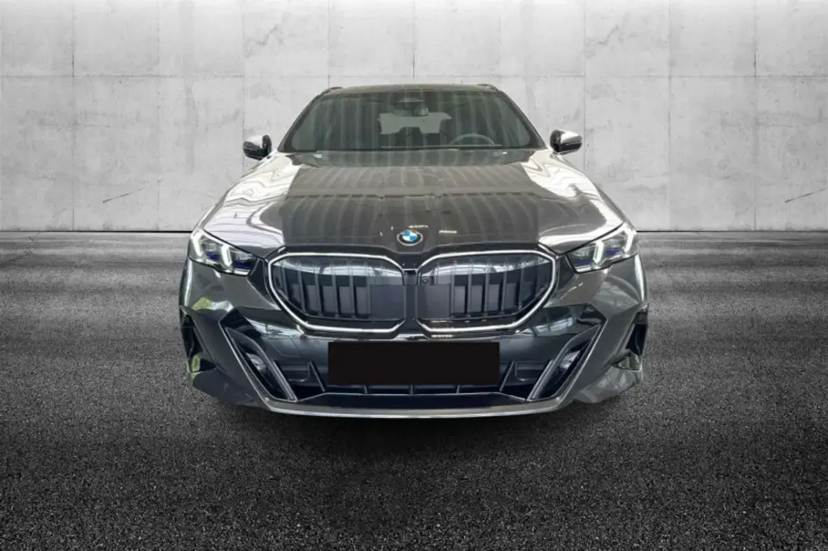Usata BMW 520 M Sport 197 CV (144 kW) 2024 Grigio Station wagon