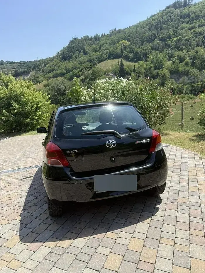 Usata Toyota Yaris 69 CV (50 kW) 2009 Nero Utilitaria