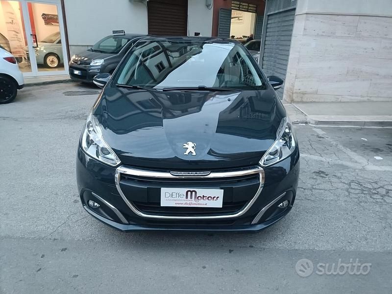 Usata Peugeot 208 Active 2016 Blu Utilitaria