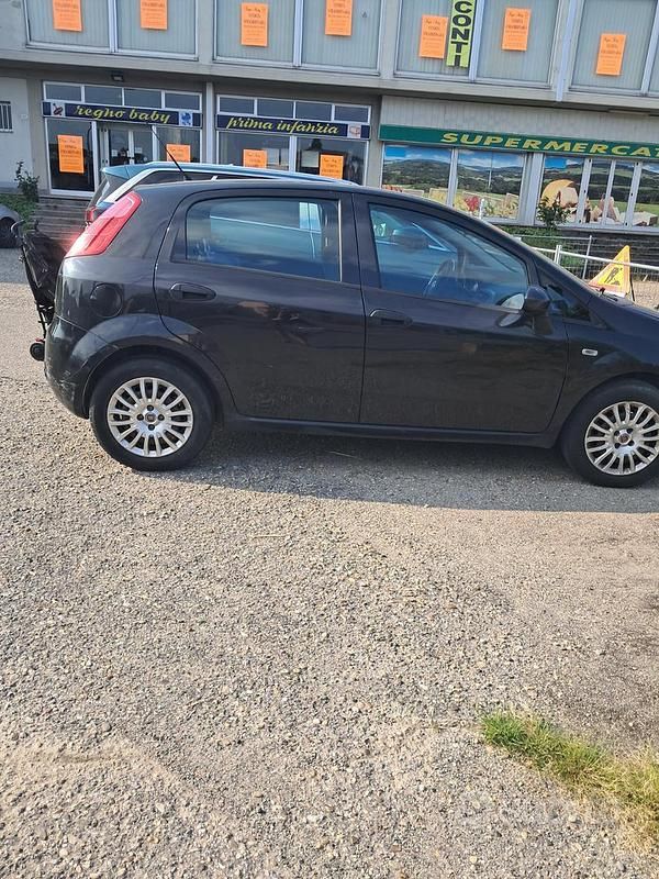 Usata Fiat Grande Punto 65 CV (47 kW) 2013 Nero Utilitaria