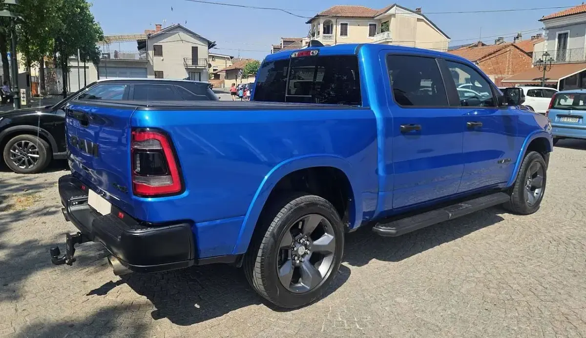 Usata RAM 1500 401 CV (294 kW) 2024 Hydro blue perl Pick-up