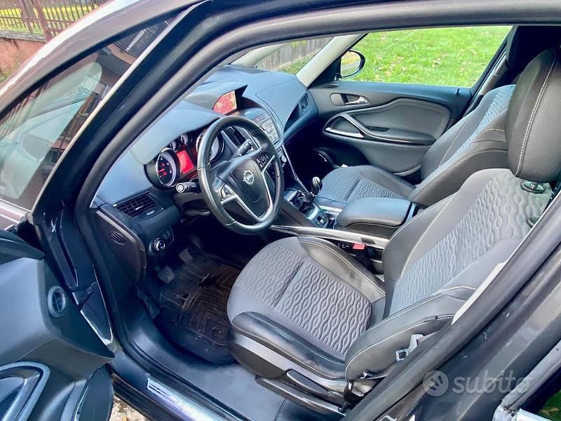 Usata Opel Zafira Tourer 131 CV (96 kW) 2013 Grigio Monovolume