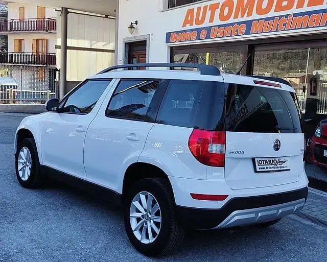 Usata Skoda Yeti Outdoor Ambition 110 CV (80 kW) 2017 Bianco SUV