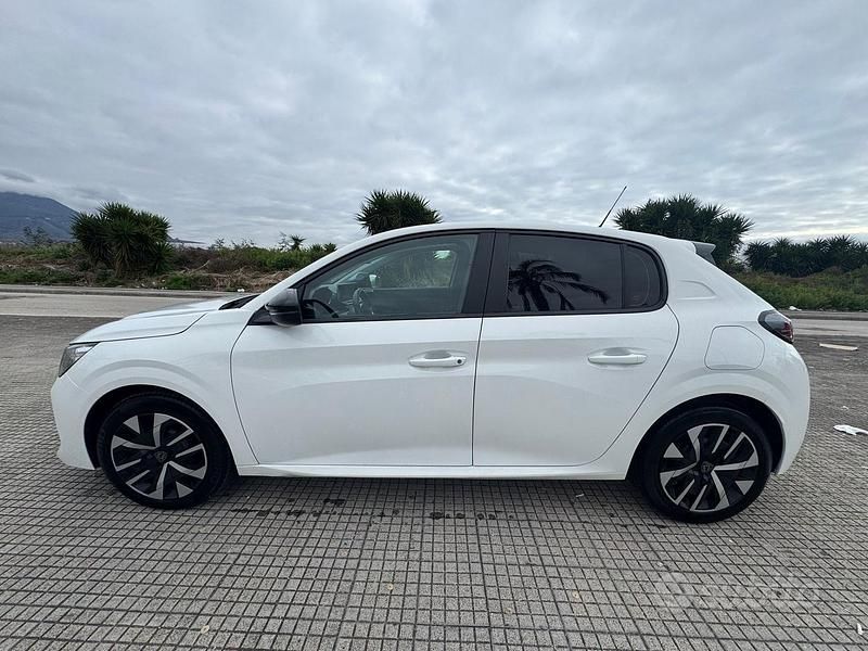 Usata Peugeot 208 Allure 75 CV (55 kW) 2022 Bianco Utilitaria