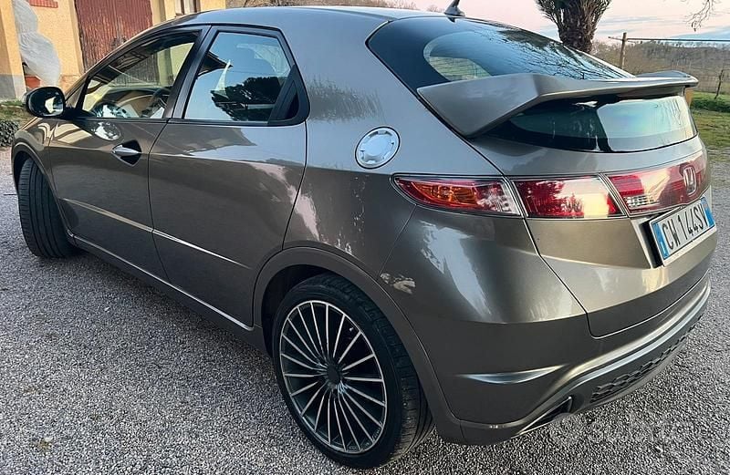 Usata Honda Civic Comfort 140 CV (102 kW) 2005 Berlina