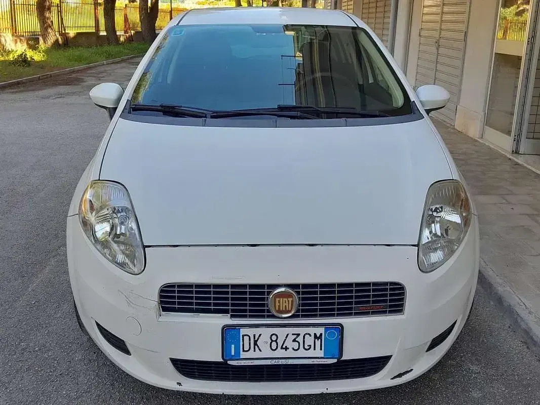 Usata Fiat Grande Punto Dynamic 90 CV (66 kW) 2007 Bianco Utilitaria