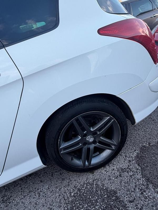 Usata Peugeot 308 Active 112 CV (82 kW) 2013 Bianco Berlina