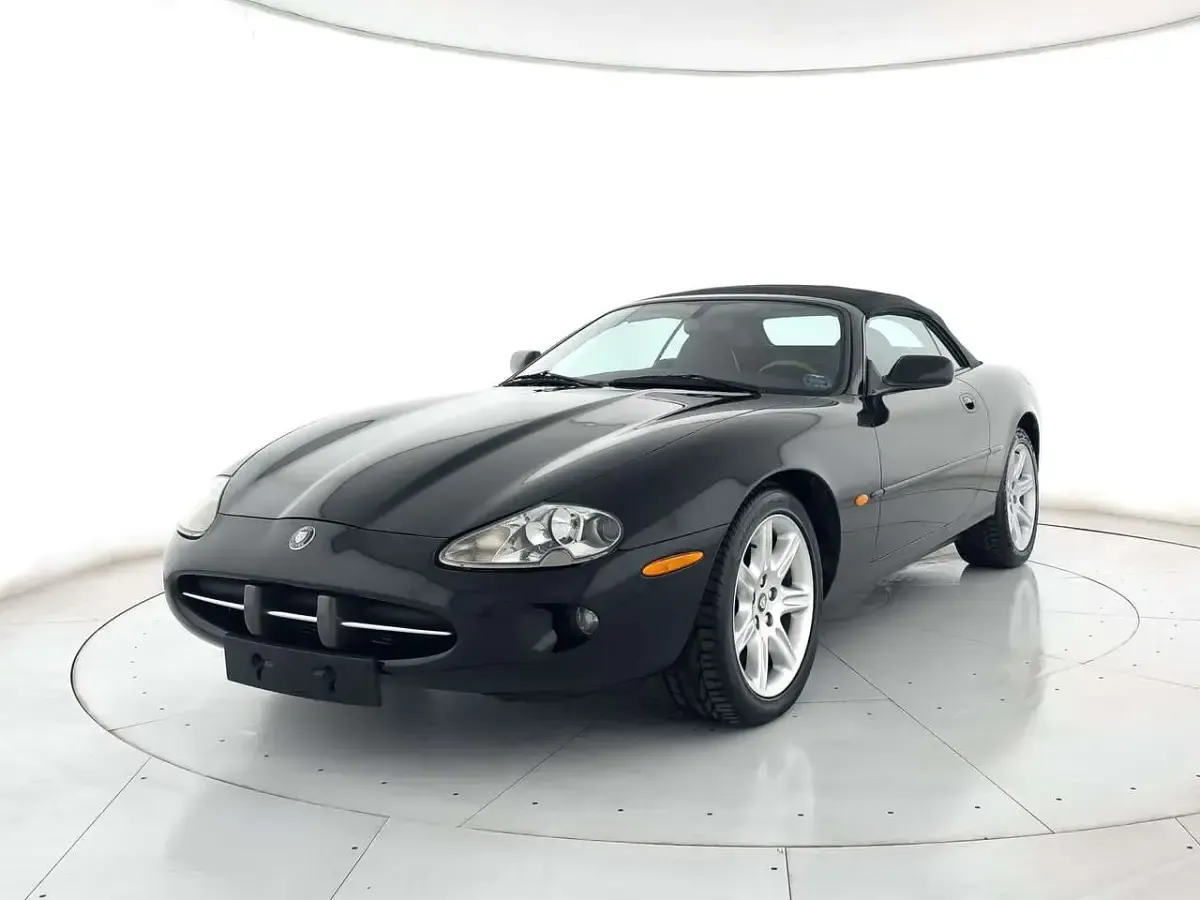 Usata Jaguar XK 284 CV (208 kW) 2000 Nero metallizzato Cabrio