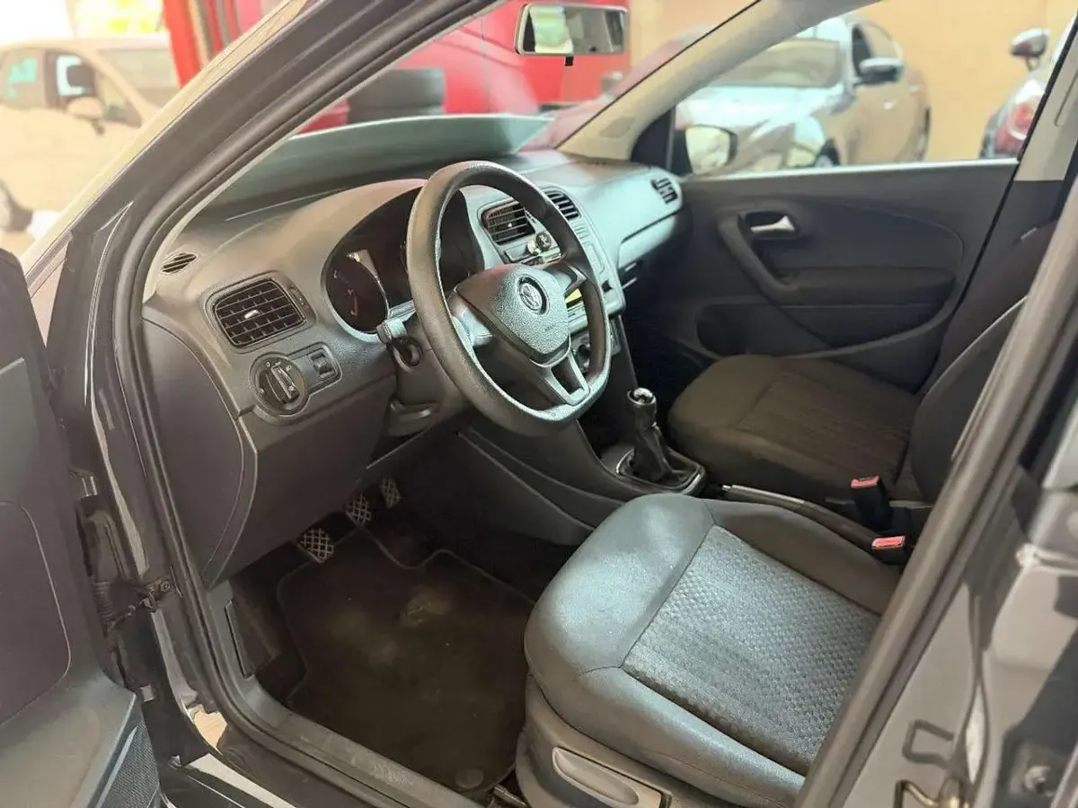 Usata VW Polo Trendline 75 CV (55 kW) 2016 Grigio Berlina