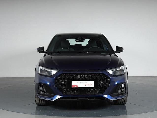 Nuova Audi A1 Ambiente 116 CV (85 kW) 2025 Blu navarra metallizzato Utilitaria