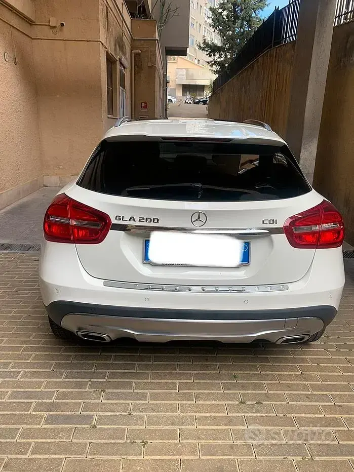 Usata Mercedes GLA200 136 CV (100 kW) 2015 Bianco SUV